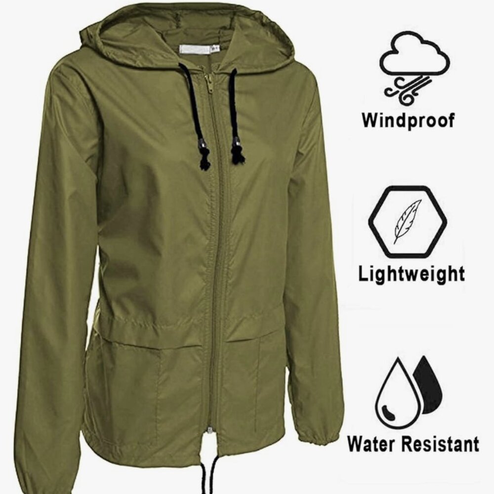 Avoogue Army Green Raincoat Lightweight/Waterproof. Packable. Med. Female